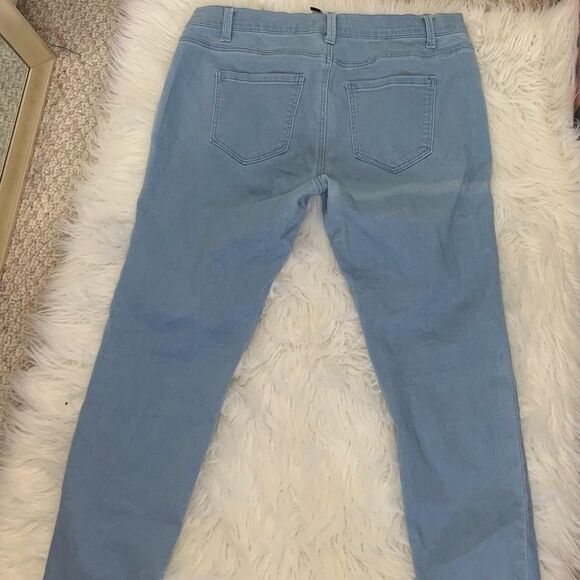 F21+ Light Denim Jeggings - Picture 3 of 7